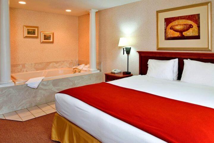 Seasons Inn & Suites Highland Exterior foto