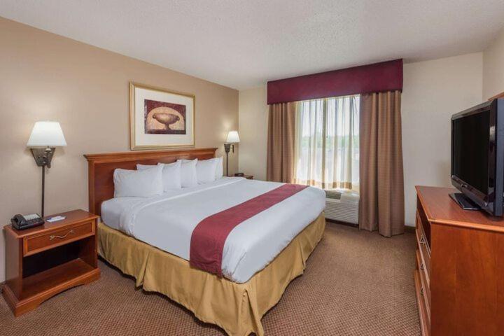 Seasons Inn & Suites Highland Exterior foto